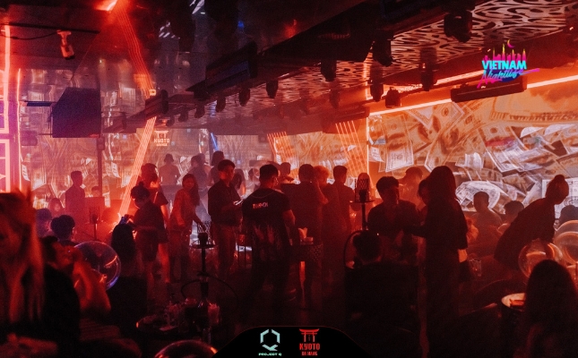 Trải nghiệm âm thanh ánh sáng bùng nổ tại Nightclub Yachy Club