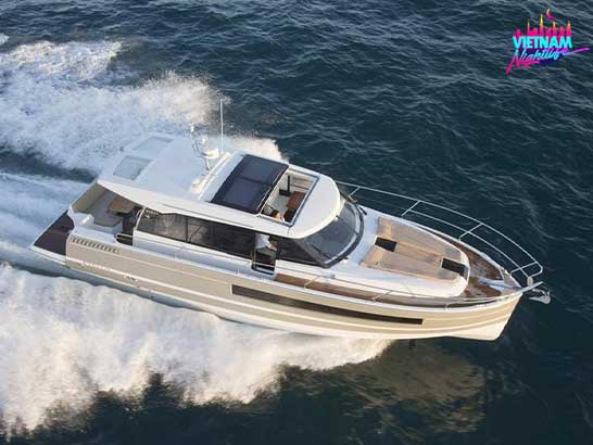 Dịch vụ tổ chức tiệc và cho thuê du thuyền trên sông Sài Gòn